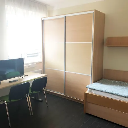 Hotell S - Simple Centre Maribor
