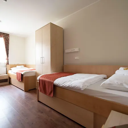 S - Simple Centre 3* Maribor