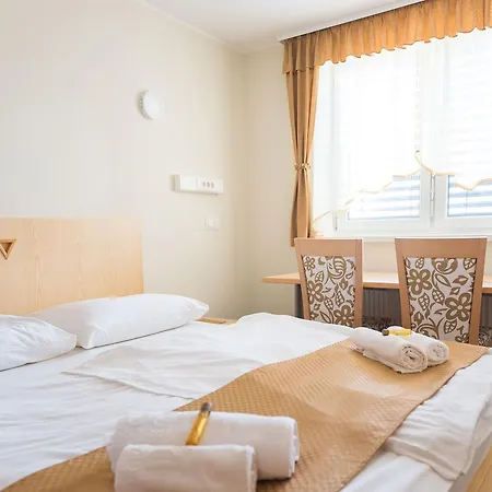 Hotel S
