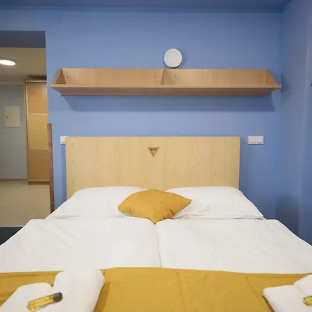 S - Simple Centre Hotel